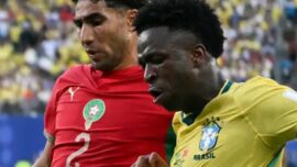 Brasil gagal meraih kemenangan pada laga pembuka Grup C Piala Dunia 2026 setelah ditahan imbang Maroko 1-1 di Stadion MetLife, New Jersey. Maroko unggul lebih dulu melalui Ismael Saibari sebelum Vinicius Junior menyamakan kedudukan lewat gol spektakuler. Hasil ini membuat kedua tim sama-sama mengoleksi satu poin.