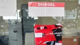 Komisi Pemberantasan Korupsi (KPK) menyegel ruang kerja Bupati Muara Enim Edison, Senin (8/6/2026). KPK diketahui mengamankan sepuluh orang, termasuk Edison.