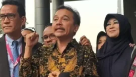 Kejari Jakarta Selatan memutuskan tidak menahan Roy Suryo dan dr Tifa meski keduanya telah berstatus tersangka dalam kasus tudingan ijazah palsu Jokowi. Keputusan itu diambil setelah adanya jaminan keluarga dan pernyataan kooperatif dari para tersangka.