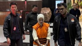 KPK menahan Direktur PT Millenium Solusi Abadi (MSA), Fika Nur Alawi, sebagai tersangka dugaan suap terkait temuan BPK atas proyek pengadaan di Pemkab Muara Enim. Dengan penahanan ini, total lima orang telah diproses dalam perkara tersebut.