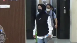 OTT KPK di Sukoharjo mengungkap dugaan pemerasan oleh Bupati Etik Suryani. Penyidik menyita emas, uang tunai, dan valuta asing bernilai miliaran rupiah serta mendalami aliran dana dan peran para pihak sebelum menetapkan tersangka.