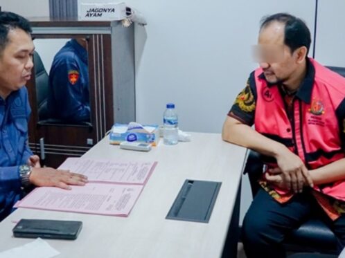 Kejagung melimpahkan tersangka HS ke Kejari Jakarta Pusat dalam kasus dugaan korupsi pengelolaan pertambangan PT Asmin Koalindo Tuhup (AKT). HS diduga menerima uang untuk menerbitkan SPB bagi perusahaan terafiliasi ST alias Samin Tan, meski batu bara yang diangkut diduga berasal dari PT AKT yang izinnya telah diterminasi.