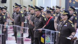 Jaksa Agung ST Burhanuddin melantik 34 pejabat baru di lingkungan Kejaksaan Agung dan menegaskan bahwa institusi sedang berada dalam masa ujian. Para pejabat diminta memulihkan marwah Kejaksaan, memperkuat pemberantasan korupsi, menjaga integritas, dan mengembalikan kepercayaan publik.
