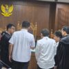 Sidang dugaan korupsi proyek pendukung penerbitan Sertifikat VGM PT BKI mengungkap sejumlah kejanggalan. Proyek disebut tetap dibayar 100 persen meski diduga tidak sesuai kontrak, sementara BPKP menghitung kerugian negara mencapai Rp16,05 miliar. Fakta lain mencuat dari keterangan saksi Otoritas Kepelabuhanan yang menyebut Sertifikat VGM bukan merupakan sertifikat yang diwajibkan.