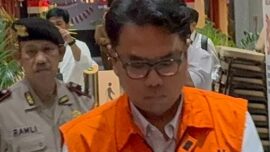KPK menahan empat tersangka kasus dugaan korupsi pengadaan iklan BJB. Pengadaan diduga direkayasa melalui pemecahan paket, penunjukan langsung, pengondisian penyedia, dan penyediaan dana nonbujeter yang menimbulkan dugaan kerugian negara Rp223,6 miliar.