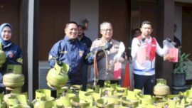 Polda Jawa Tengah membongkar tiga kasus penyalahgunaan LPG 3 kilogram dan Bio Solar bersubsidi di Sukoharjo, Kebumen, dan Demak. Modusnya beragam, mulai dari pemindahan LPG hingga pembelian BBM menggunakan kendaraan modifikasi, dengan total nilai subsidi yang diduga disalahgunakan mencapai sekitar Rp10,8 miliar.