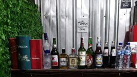 Dugaan penjualan miras di Land Food Court Cawang menjadi sorotan. Pengamat kebijakan publik Fernando Emas mendesak pemerintah melakukan pemeriksaan menyeluruh terkait legalitas usaha, aktivitas hiburan malam, dan ketertiban lingkungan.